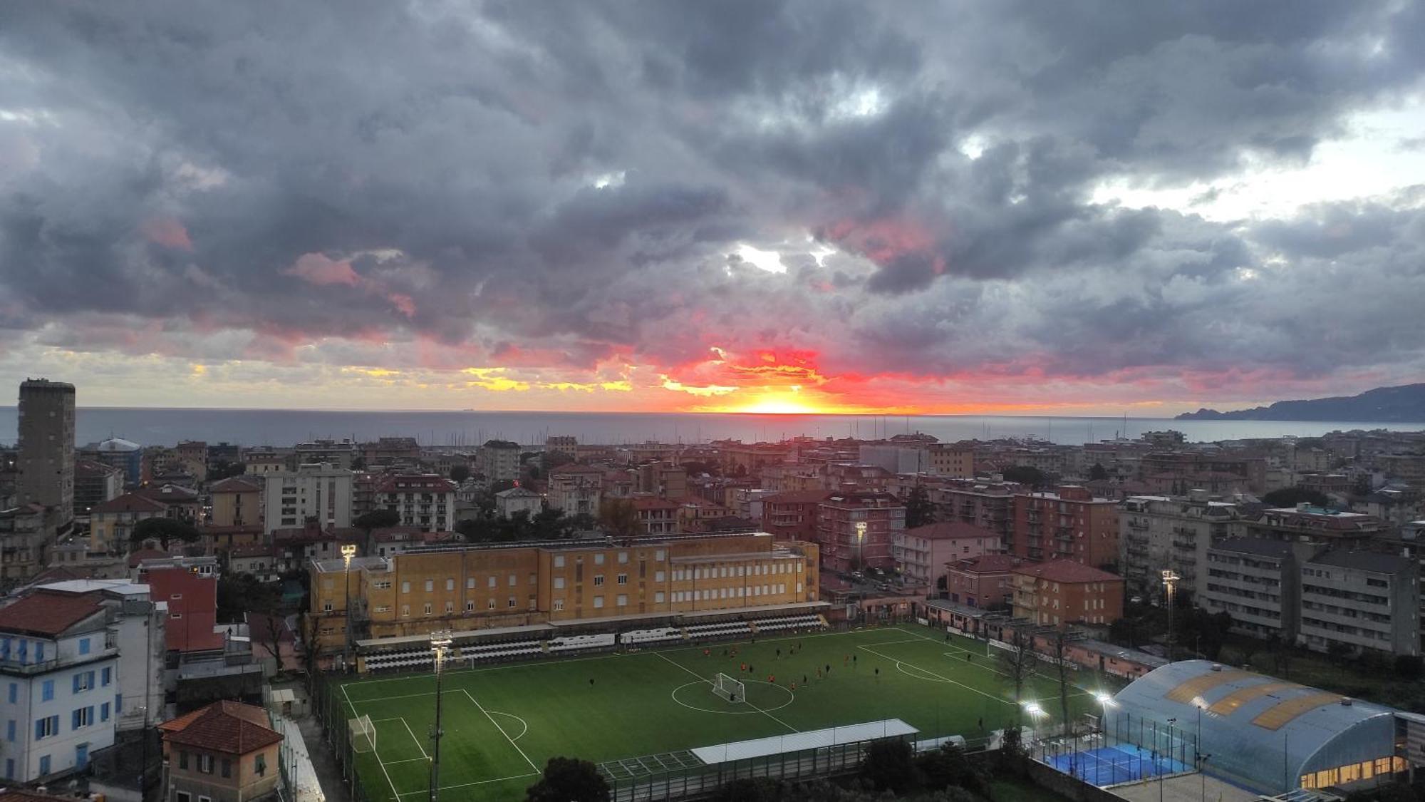 Super Vista Al Grattacielo Di Lavagna Exterior foto